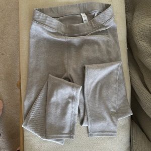 Brand new without tags! Alo Yoga Ribbed High Waist 7/8 Blissful Leggings size S